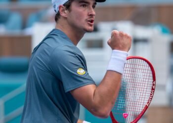 João Fonseca vence estreia em Miami e terá Alcaraz na 2ª rodada