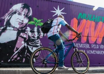 Ato contra feminicídio inaugura mural em homenagem a Tainara em SP