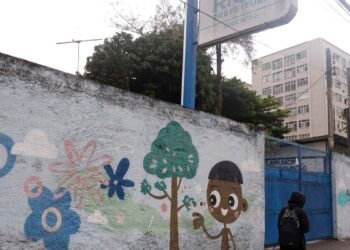 Violência interrompe transportes e afeta acesso à educação no Rio