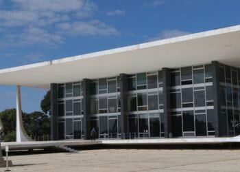 STF tem dois votos para negar novamente prisão domiciliar de Bolsonaro