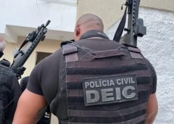 Polícia desarticula grupo e prende 2 suspeitos de roubo em supermercado