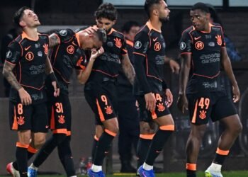 Corinthians derrota Platense na Libertadores na estreia de Diniz