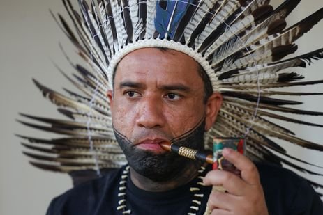 Brasília, DF 05/04/2026 - A 22ª edição do Acampamento Terra Livre (ATL) começa neste fim de semana, em Brasília. O evento é considerado a maior mobilização indígena do país. O coordenador executivo da Articulação dos Povos Indígenas do Brasil (APIB), Dinamam Tuxá, fala com Agência Brasil. Foto: Fabio Rodrigues-Pozzebom/ Agência Brasil