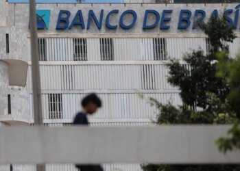 "Estamos todos pagando a conta", diz bancário sobre o caso BRB/Master
