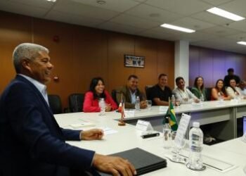 Durante reunião em Salvador, Jerônimo Rodrigues fortalece saúde e infraestrutura de Canarana | SECOM