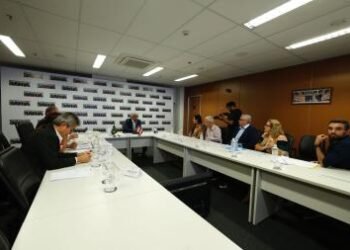 Poções recebe novos equipamentos e governador discute avanços para o município | SECOM