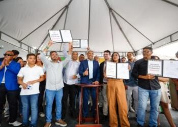 Governo do Estado realiza entrega unidade de beneficiamento de frutas e autoriza pavimentação de estrada em Gongogi | SECOM
