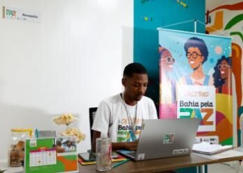 Programa Bahia pela Paz atua em comunidades e amplia trajetórias de jovens baianos: ‘enxerga a juventude preta e periférica’ | SECOM