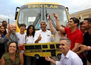 Modernização e laboratórios marcam nova fase da educação em Mortugaba com entrega de escola | SECOM