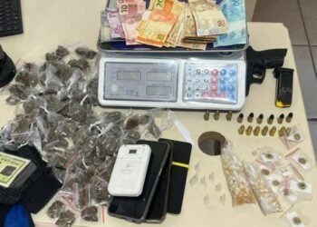 PM baiana prende 3 suspeitos e apreende arma, munições e drogas