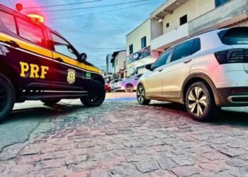 PRF recupera veículo durante fiscalização no interior