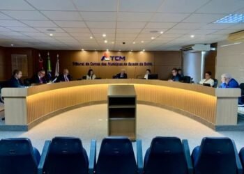 TCM aprova contas de 8 Prefeituras, todas com ressalvas, e multa gestores