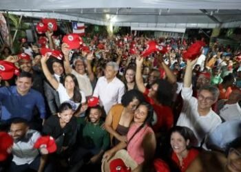 Jerônimo dialoga com lideranças do MST e trata de demandas para fortalecer comunidades rurais | SECOM