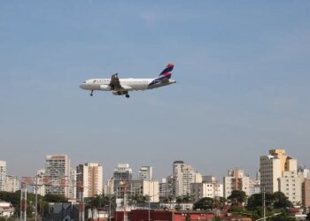 Cade investiga possível alinhamento de preços entre Latam e Gol