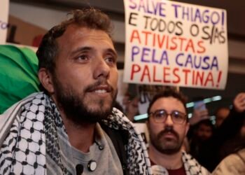 Ativista brasileiro é deportado da Argentina por ordem do governo Milei