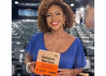 Luciana Barreto é homenageada no 4º Prêmio MOL de Jornalismo