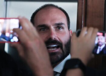Moraes marca depoimento de Eduardo Bolsonaro em processo no STF