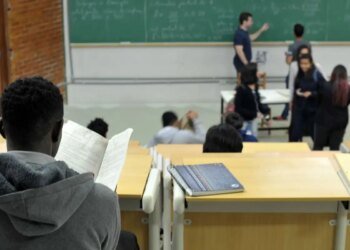 Professora: diante de IA e fakes, curso de jornalismo deve ser crítico