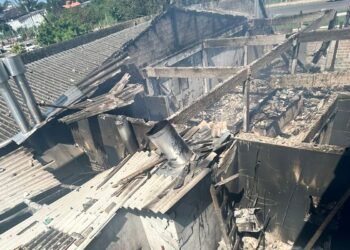 Avião de pequeno porte cai em Capão da Canoa sobre restaurante