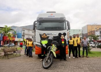 SEMOB realiza ação de conscientização com simulação de acidente na Praça Irmã Dulce – Prefeitura Municipal de Candeias.