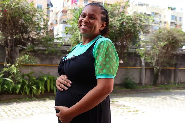 Tomaz Silva/Agência Brasil Rio de Janeiro (RJ), 26/05/2026 – A grávida que faz tratamento na Maternidade Escola UFRJ, Fernanda Lopes de Almeida posa para foto na instituição, na zona sul do Rio de Janeiro.
Foto: Tomaz Silva/Agência Brasil