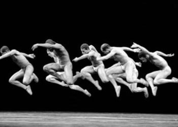 Balé Teatro Castro Alves lança convocatória pública para pesquisar memórias dos 45 anos da companhia | SECOM