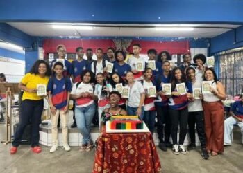 Estudantes da rede estadual lançam revista em quadrinho com temática de combate ao racismo | SECOM