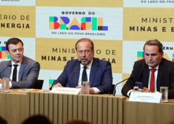 Governo cria subsídio de até R$ 0,89 para segurar preço da gasolina