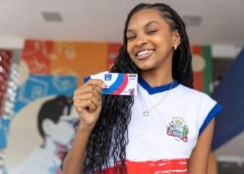 Rede estadual mobiliza escolas para Dia D de entrega dos cartões do Bolsa Presença, na Bahia | SECOM