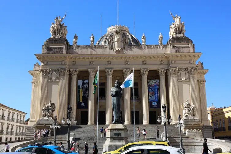 Rio de Janeiro (RJ), 05/05/2026 - Fachada do Palácio Tiradentes, sede histórica da Assembleia Legislativa do Estado do Rio de Janeiro - ALERJ,  no centro histórico do Rio de Janeiro. Foto: Rovena Rosa/Agência Brasil